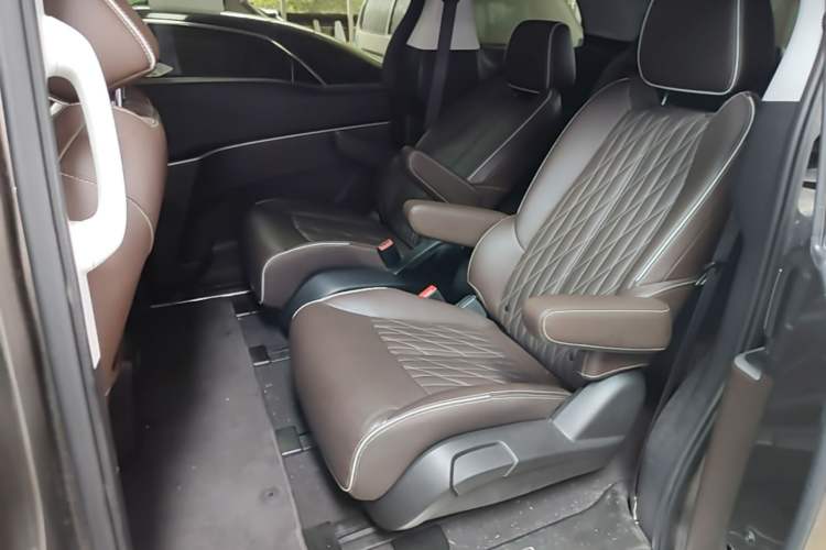Used Buick GL8 2021 Land Cruiser Executive Class 652T Luxury Model Left Rear Seat