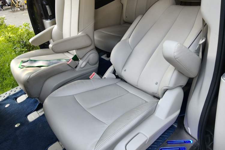 Used Buick GL8 2021 Land Cruiser Executive Class 652T Luxury Model Left Rear Seat