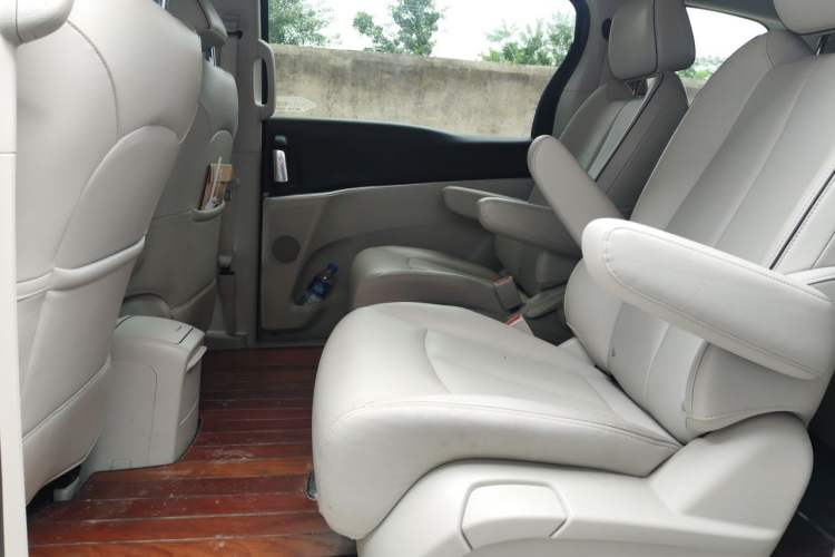 Used Buick GL8 2021 Land Cruiser Executive 652T Premium Model Left Rear Seat