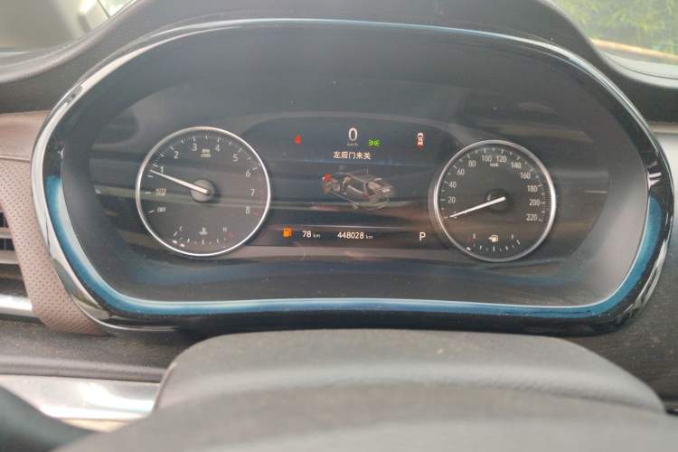 Used Buick GL8 2021 Land Cruiser Executive Class 652T Comfort Model Odometer Close Up