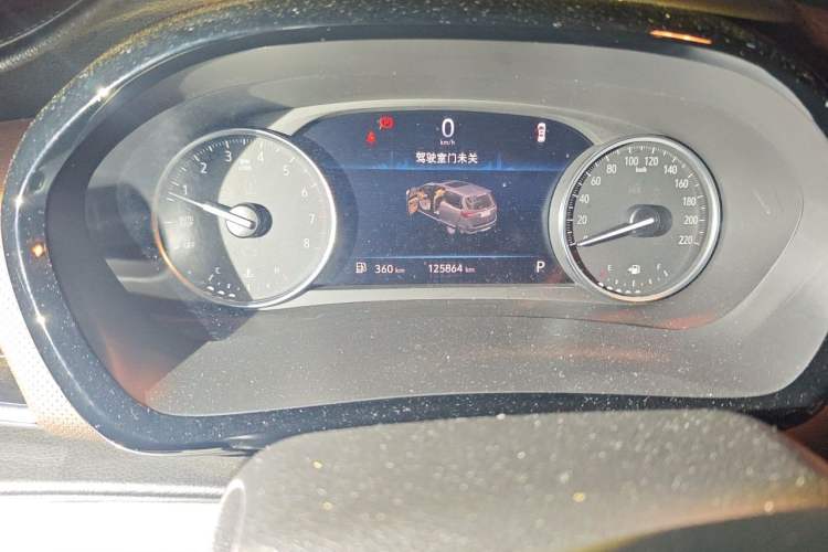 Used Buick GL8 2021 Land Cruiser Executive Class 652T Luxury Model Odometer Close Up