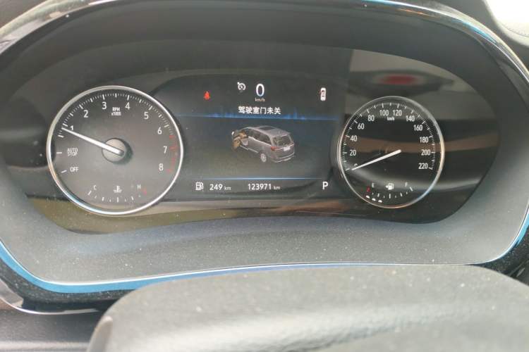 Used Buick GL8 2021 Land Cruiser Executive 652T Premium Model Odometer Close Up