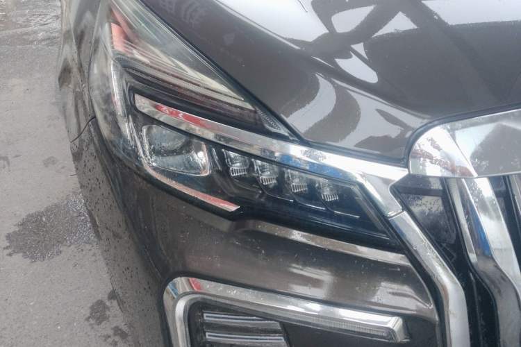 Used Buick GL8 2021 Land Cruiser Executive Class 652T Luxury Model Right Front Headlight