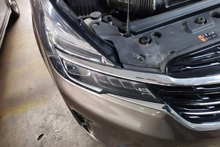 Used Buick GL8 2021 Land Cruiser Executive Class 652T Luxury Model Right Front Headlight