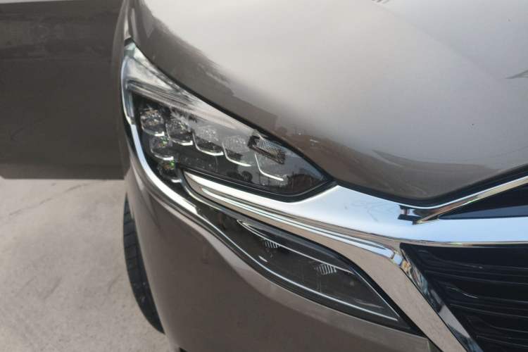 Used Buick GL8 2021 ES Landtrek 653T Luxury Model Right Front Headlight