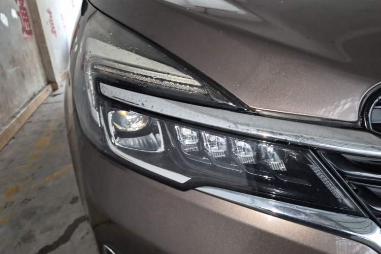 Used Buick GL8 2021 Land Cruiser Executive Class 652T Comfort Model Right Front Headlight