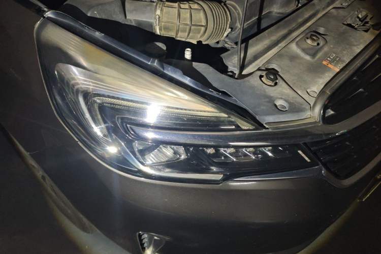 Used Buick GL8 2021 Land Cruiser Executive Class 652T Luxury Model Right Front Headlight