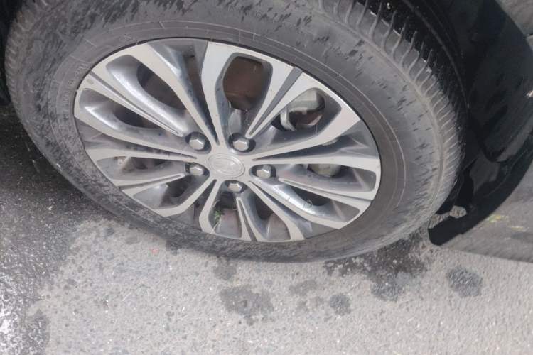 Used Buick GL8 2021 Land Cruiser Executive Class 652T Luxury Model Right Front Wheel Hub