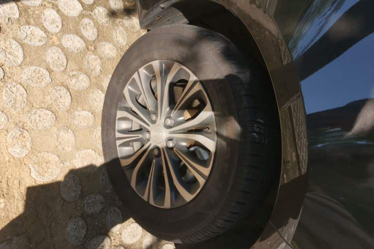 Used Buick GL8 2021 Land Cruiser Executive Class 652T Smart Luxury Model Right Front Wheel Hub