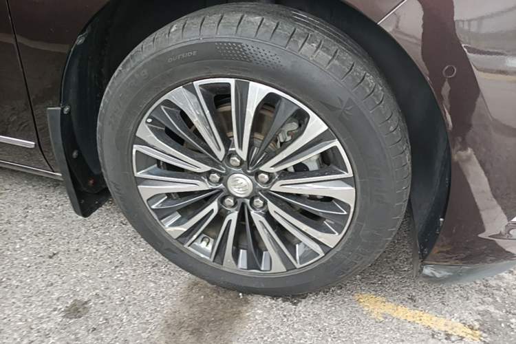 Used Buick GL8 2021 ES Land Cruiser 653T Luxury Edition Right Front Wheel Hub