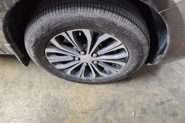 Used Buick GL8 2021 Land Cruiser Executive Class 652T Luxury Model Right Front Wheel Hub