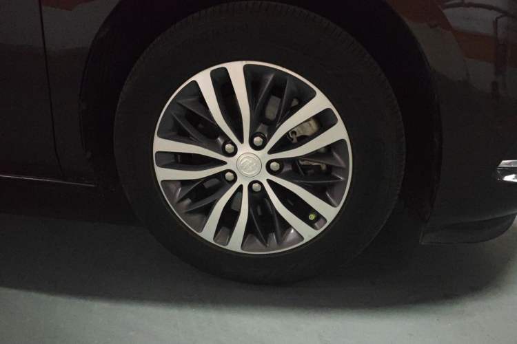 Used Buick GL8 2021 ES Land Cruiser 653T Luxury Edition Right Front Wheel Hub
