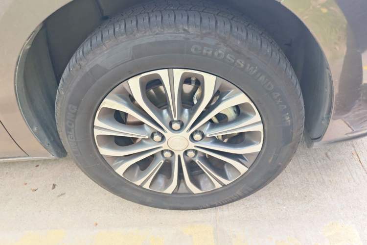 Used Buick GL8 2021 Land Cruiser Executive Class 652T Comfort Model Right Front Wheel Hub