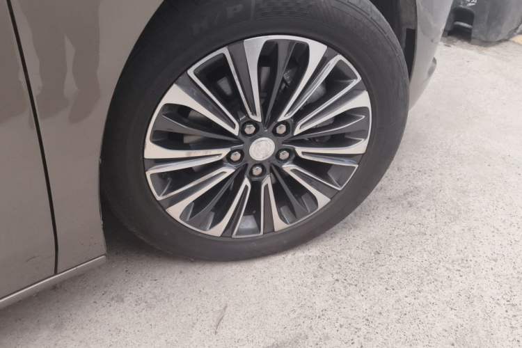 Used Buick GL8 2021 ES Landtrek 653T Luxury Model Right Front Wheel Hub