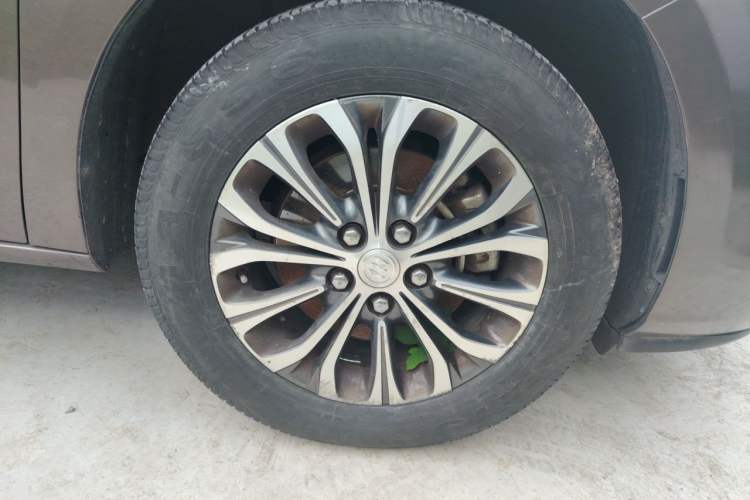 Used Buick GL8 2021 Land Cruiser Executive Class 652T Comfort Model Right Front Wheel Hub