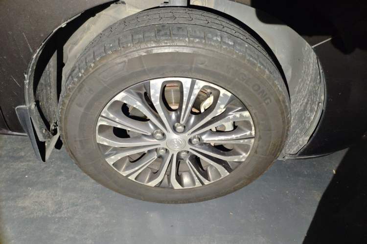 Used Buick GL8 2021 Land Cruiser Executive Class 652T Luxury Model Right Front Wheel Hub