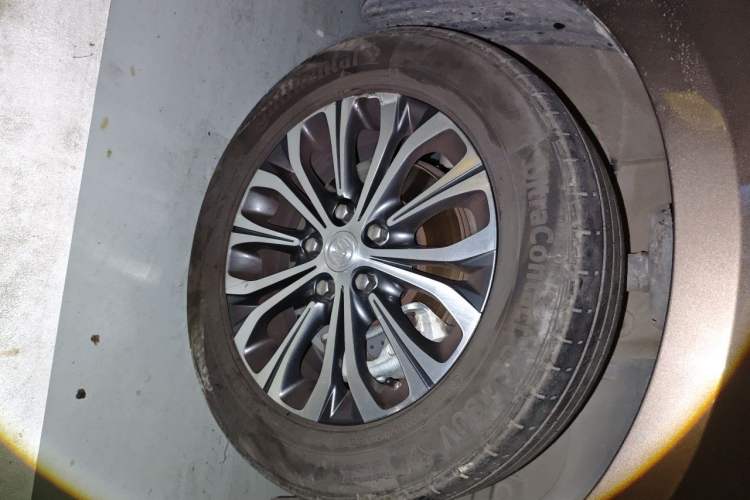 Used Buick GL8 2021 Land Cruiser Executive Class 652T Comfort Model Right Front Wheel Hub