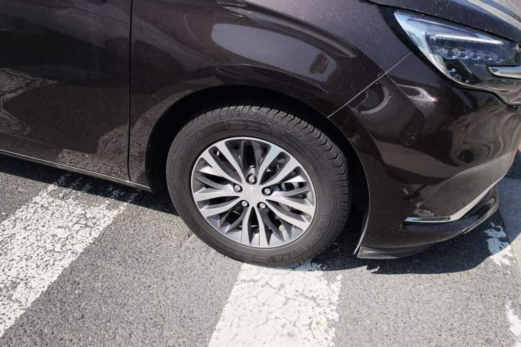 Used Buick GL8 2021 ES Land Cruiser 653T Luxury Edition Right Front Wheel Hub