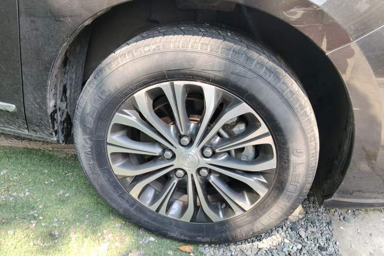 Used Buick GL8 2021 Land Cruiser Executive Class 652T Luxury Model Right Front Wheel Hub