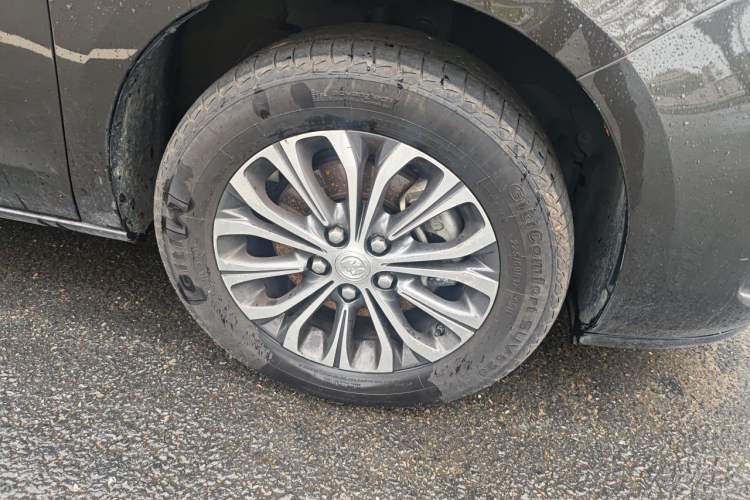 Used Buick GL8 2021 Land Cruiser Executive Class 652T Luxury Model Right Front Wheel Hub