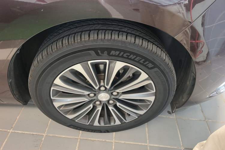 Used Buick GL8 2021 ES Landtrek 653T Luxury Model Right Front Wheel Hub