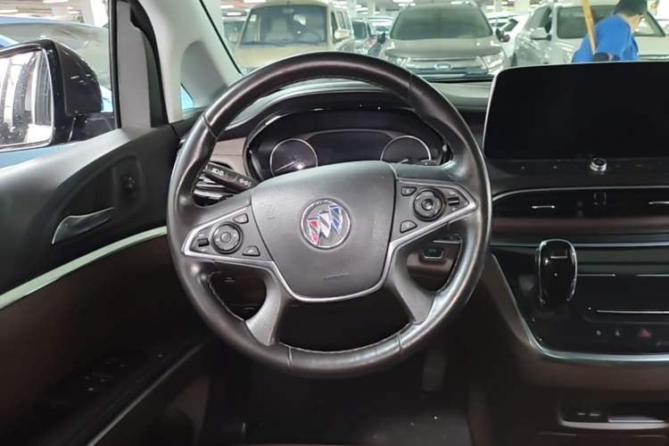 Used Buick GL8 2021 Land Cruiser Executive Class 652T Luxury Model Steering Wheel