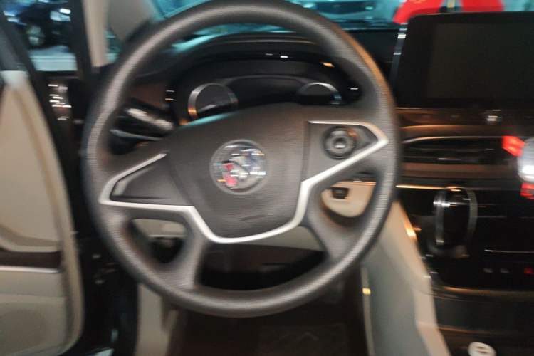 Used Buick GL8 2021 Land Cruiser Executive Class 652T Luxury Model Steering Wheel