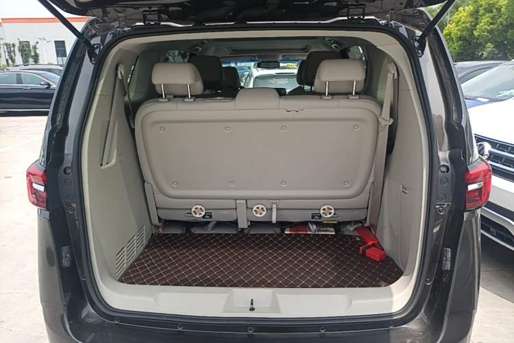 Used Buick GL8 2021 Land Cruiser Executive Class 652T Luxury Model Trunk