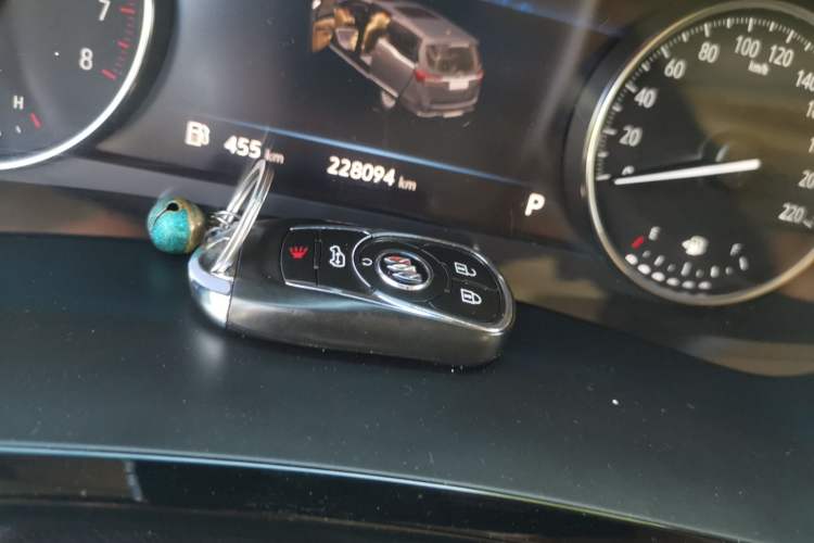Used Buick GL8 2021 Land Cruiser Executive Class 652T Smart Luxury Model Vehicle Key