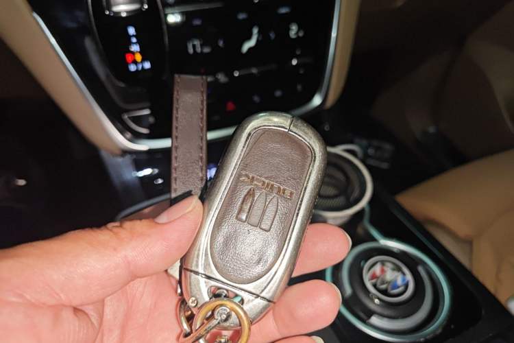 Used Buick GL8 2021 ES Land Cruiser 653T Luxury Edition Vehicle Key