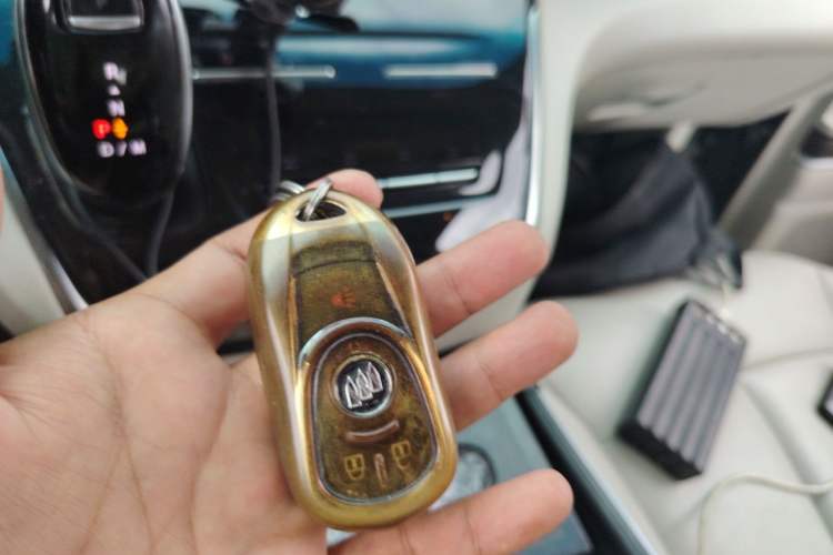 Used Buick GL8 2021 Land Cruiser Executive Class 652T Comfort Model Vehicle Key