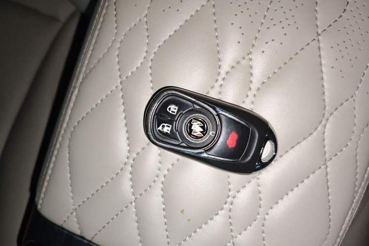 Used Buick GL8 2021 Land Cruiser Executive Class 652T Comfort Model Vehicle Key