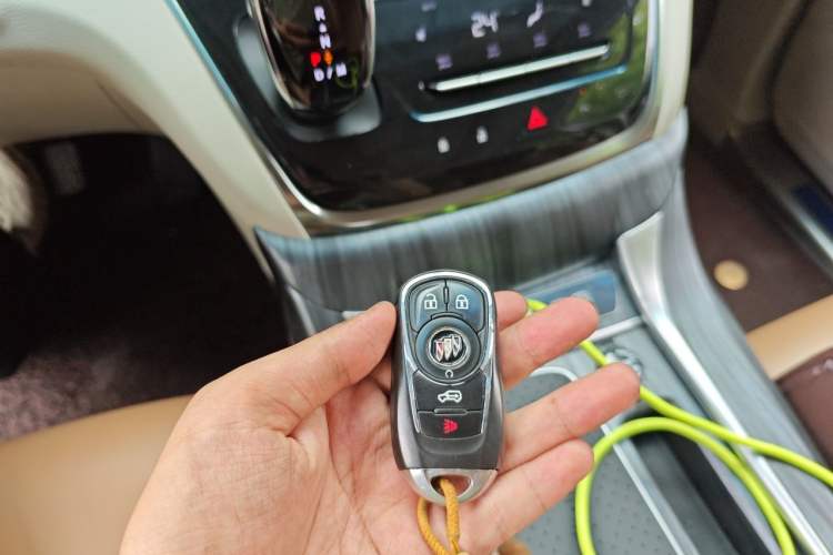 Used Buick GL8 2021 Land Cruiser Executive Class 652T Comfort Model Vehicle Key