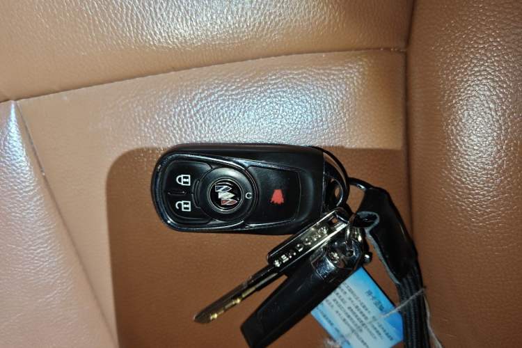 Used Buick GL8 2021 Land Cruiser Executive Class 652T Comfort Model Vehicle Key