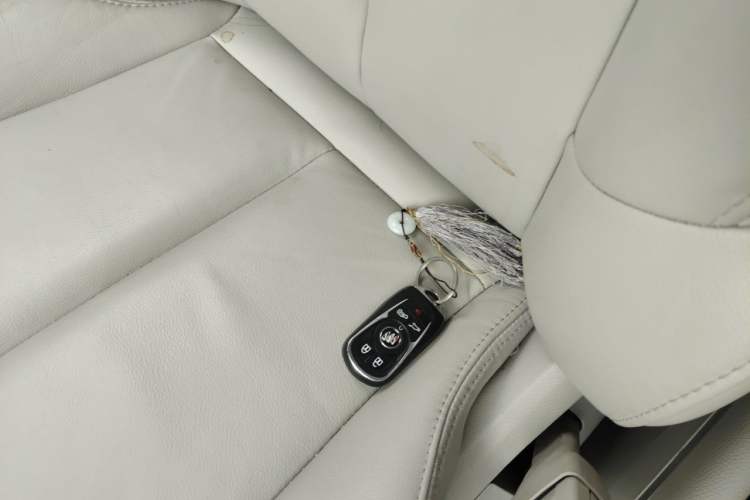 Used Buick GL8 2021 Land Cruiser Executive 652T Premium Model Vehicle Key
