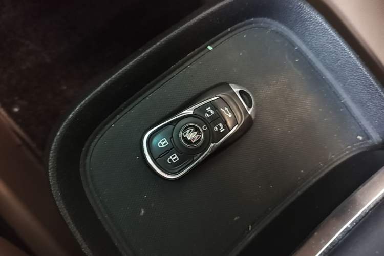 Used Buick GL8 2021 ES Landtrek 653T Luxury Model Vehicle Key
