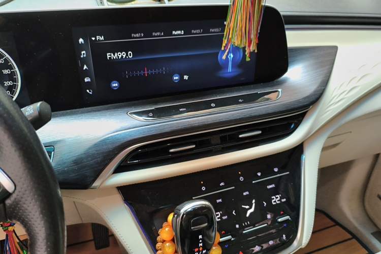 Used Buick GL8 2021 Avenir Aivia Six-Seat Luxury Edition Audio And AC Panel