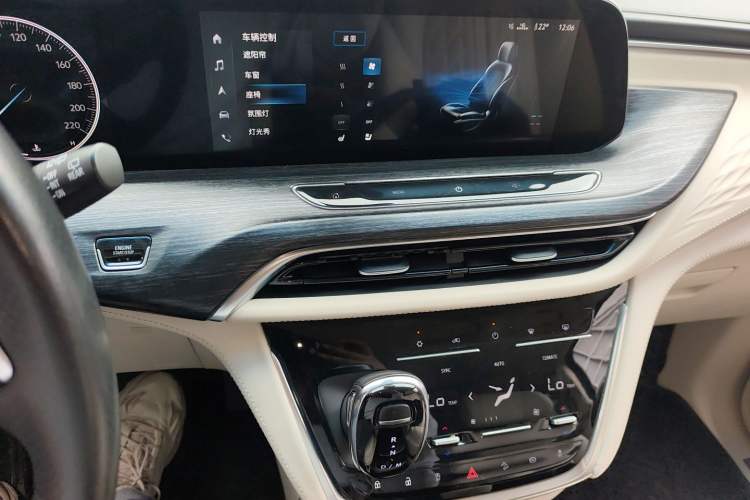 Used Buick GL8 2021 Avenir Aivia 7-Seater Luxury Edition Audio And AC Panel