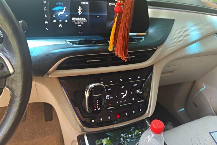 Used Buick GL8 2021 Avenir Aivia 7-Seater Luxury Edition Audio And AC Panel