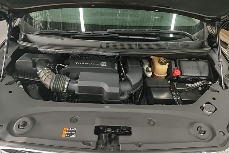 Used Buick GL8 2021 ES Landtrek 653T Luxury Model Engine Bay