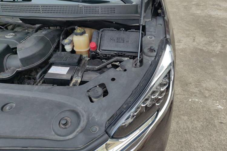 Used Buick GL8 2021 ES Land Cruiser 653T Luxury Edition Engine Bay Left
