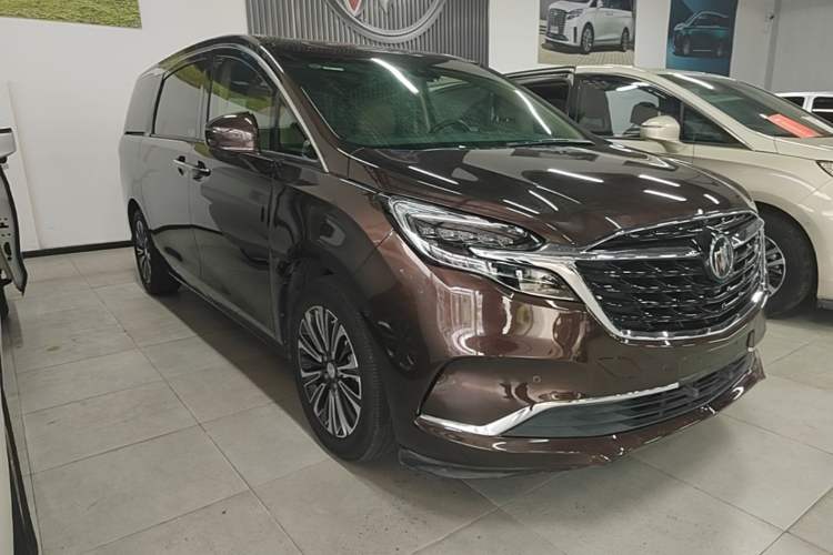 Used Buick GL8 2021 ES Landtrek 653T Luxury Model Front Right 45 Deg