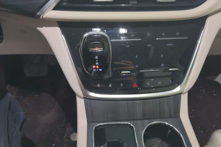 Used Buick GL8 2021 Avenir Aivia Six-Seat Luxury Edition Gear Lever