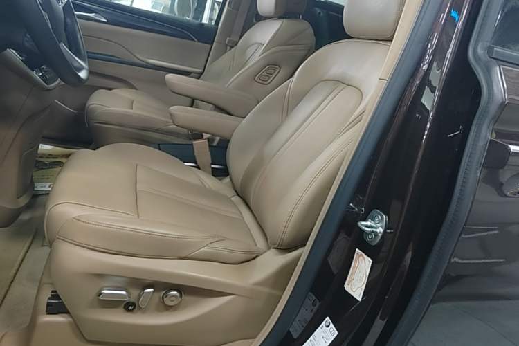 Used Buick GL8 2021 ES Landtrek 653T Luxury Model Left Front Seat