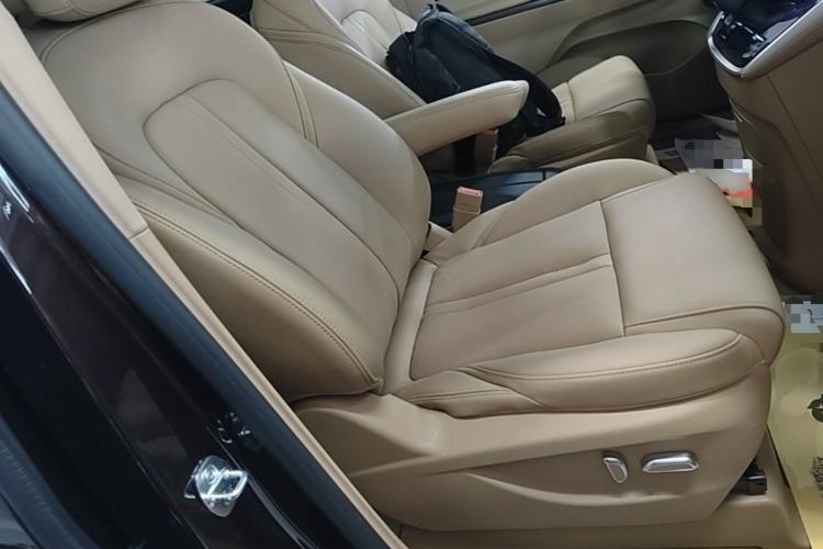 Used Buick GL8 2021 ES Landtrek 653T Luxury Model Right Front Seat