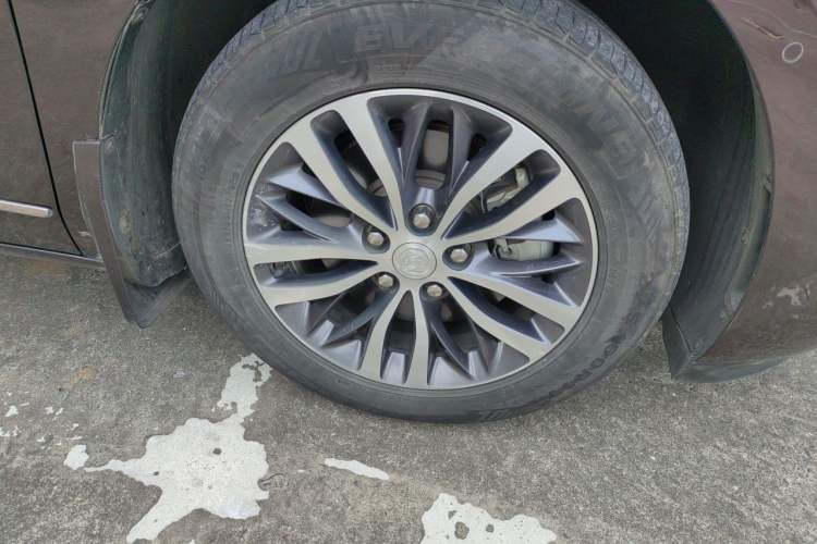 Used Buick GL8 2021 ES Land Cruiser 653T Luxury Edition Right Front Wheel Hub