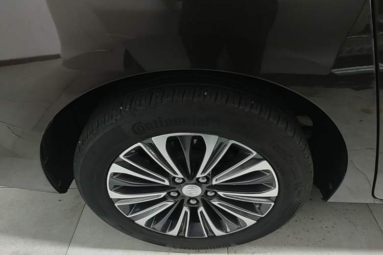Used Buick GL8 2021 ES Landtrek 653T Luxury Model Right Rear Wheel Hub