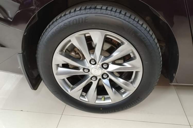 Used Buick GL8 2021 Avenir Aivia Six-Seat Luxury Edition Right Rear Wheel Hub