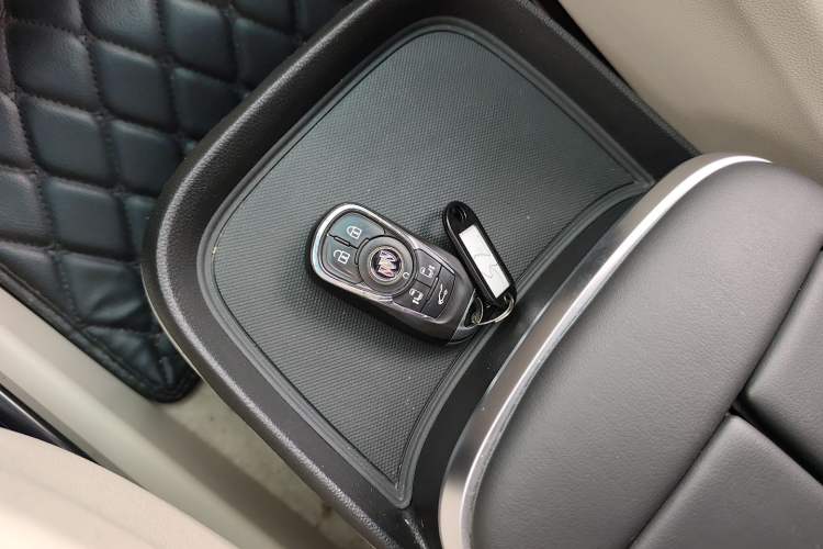 Used Buick GL8 2021 Avenir Aivia 7-Seater Luxury Edition Vehicle Key
