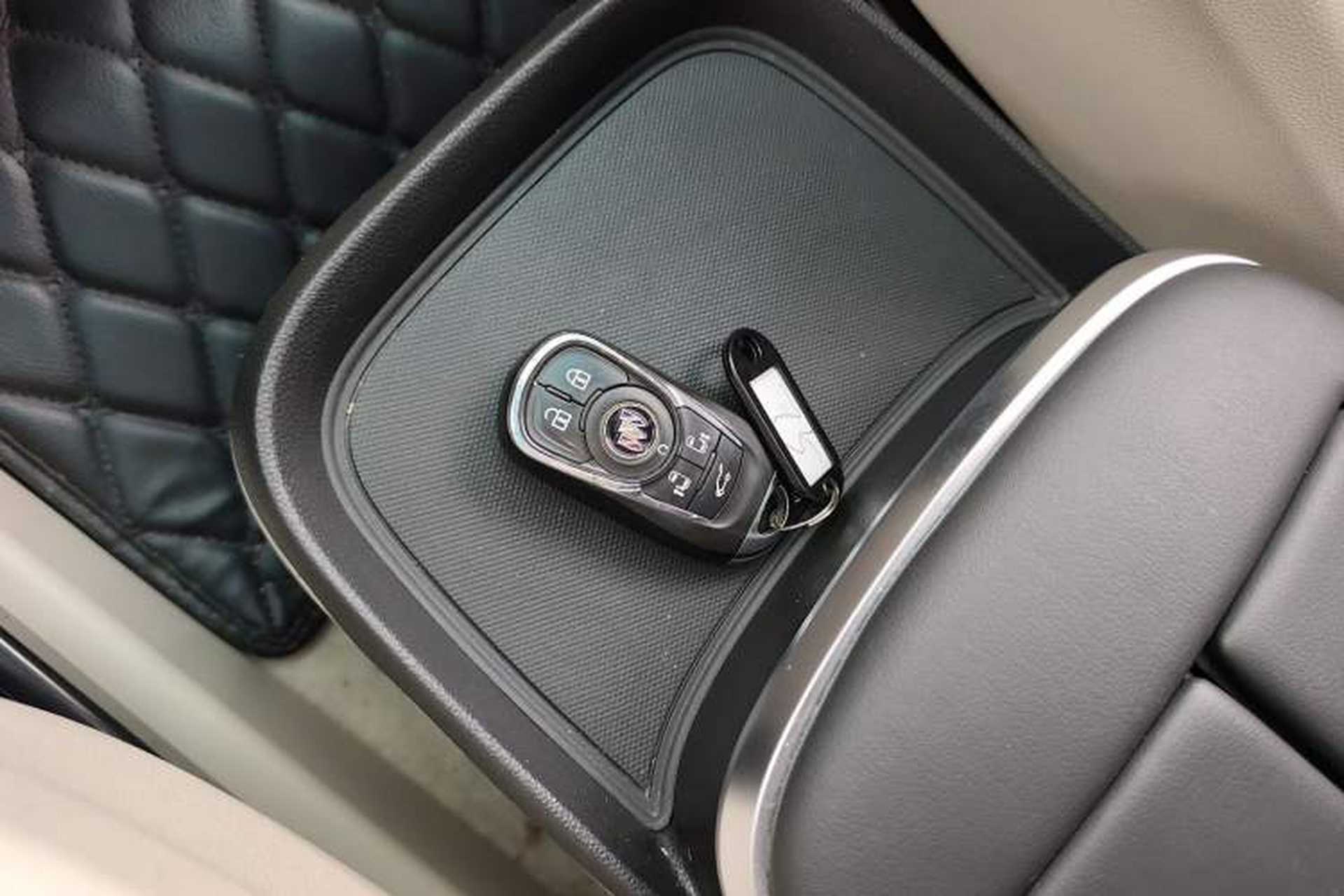 Used Buick GL8 2021 Avenir Aivia 7-Seater Luxury Edition Vehicle Key